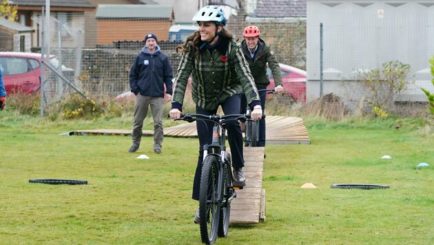 Prinzessin Kate düste ihrem Ehemann Prinz William am Bike-Parcours davon. (Bild: APA/Jane Barlow/Pool via AP)