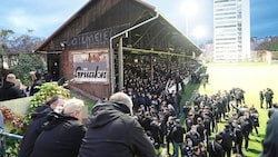 Tausende Fans sammelten sich vor dem Cup-Derby in der Gruabn (Bild: Pail Sepp, Krone KREATIV)