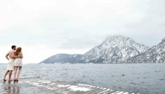 Ab Jänner können Hartgesottene nach einem Aufguss in der schwimmenden Sauna noch in den eiskalten Traunsee hüpfen, (Bild: Markus Wenzel)