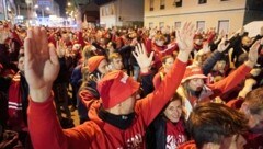 Viele GAK-Fans sind bereits beim Stadion (Bild: Pail Sepp)