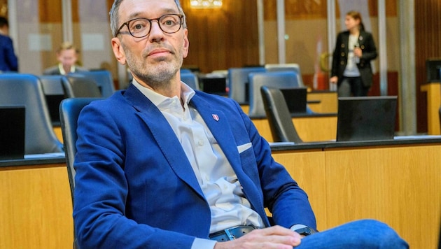 Hat Herbert Kickl auf seinen Tausender vergessen oder hat er sich beruhigt? (Bild: SEPA.Media | Martin Juen)