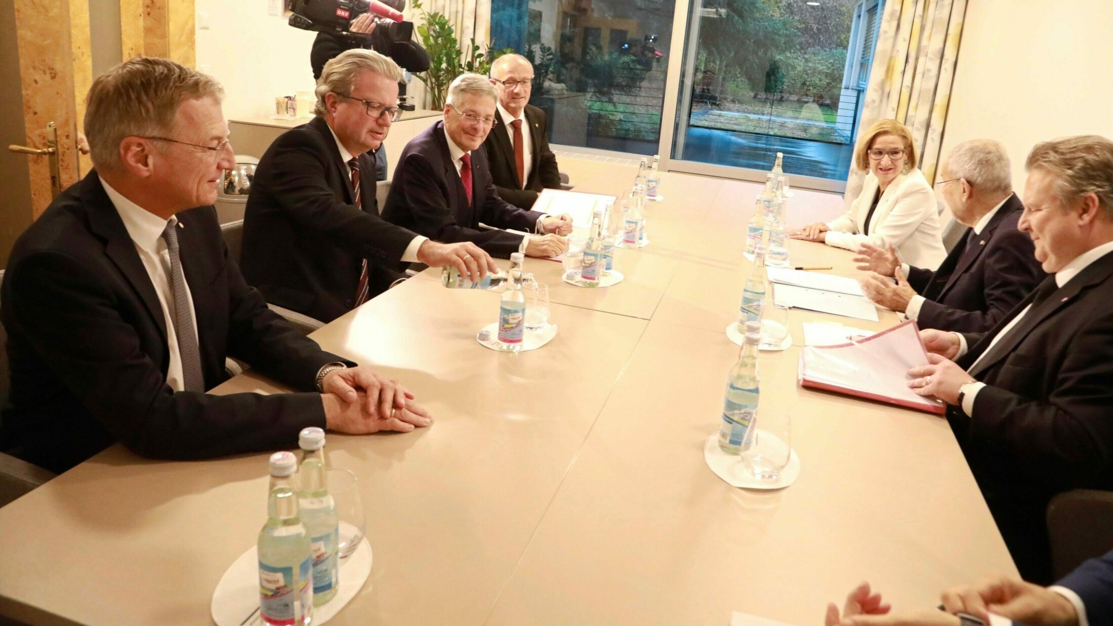 Draußen Nieselregen, drinnen politische Diskussion: die Landeshauptleute-Konferenz