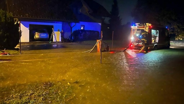 The higher the groundwater level, the less precipitation the soil can absorb. This means that flooding can occur more quickly (picture from the previous year). (Bild: FF Kötschach-Mauthen)