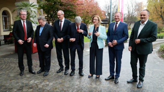 Alle bereit? Letzte Vorbereitungen vor dem Pressetermin.