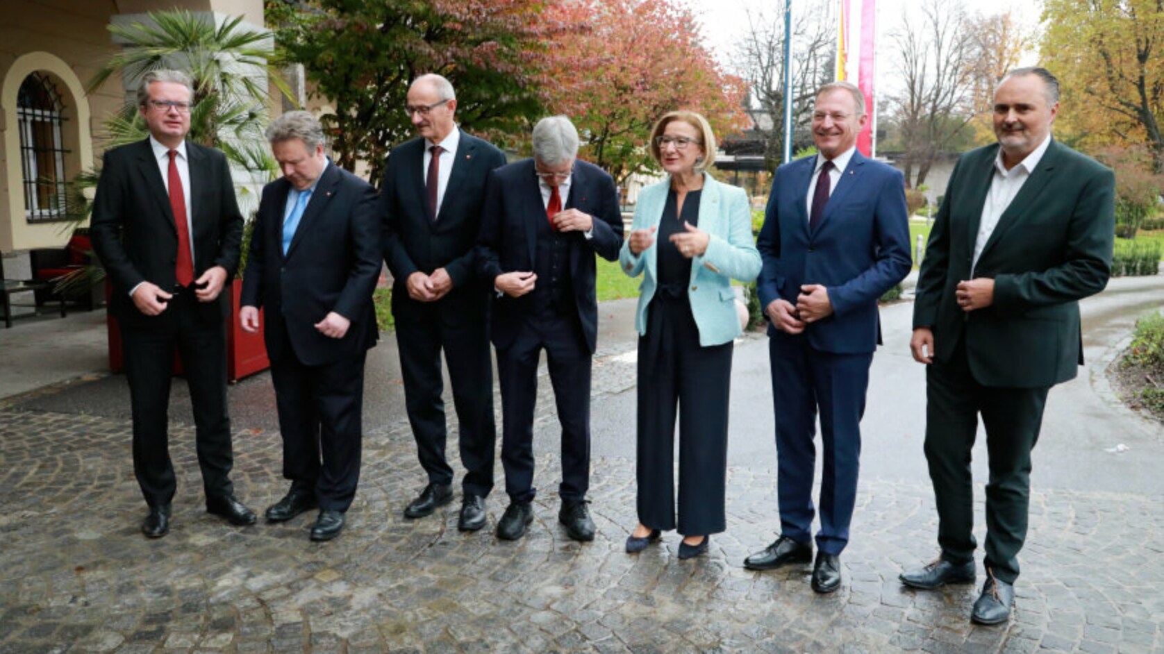 Alle bereit? Letzte Vorbereitungen vor dem Pressetermin.