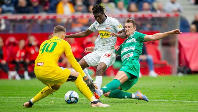 0:3 im Hinspiel in Salzburg: Konate (Mi.) erzielte zwei Treffer. (Bild: GEPA pictures/ Gintare Karpaviciute)