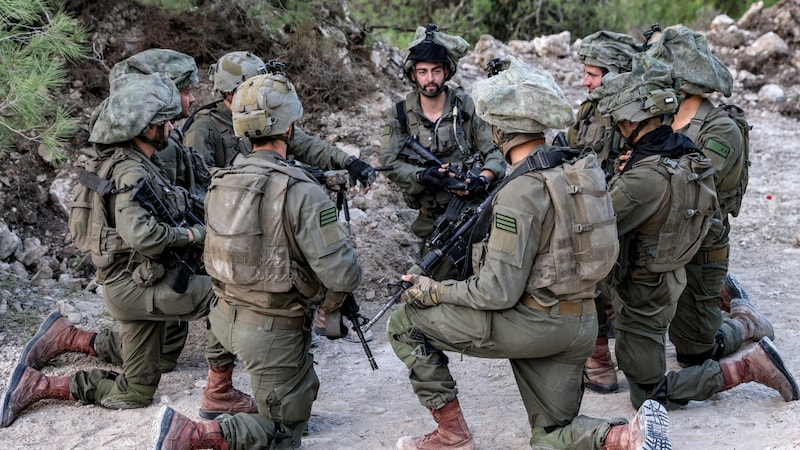 Israelische Soldaten an der Grenze zum Libanon (Bild: APA/AFP/Jalaa MAREY)