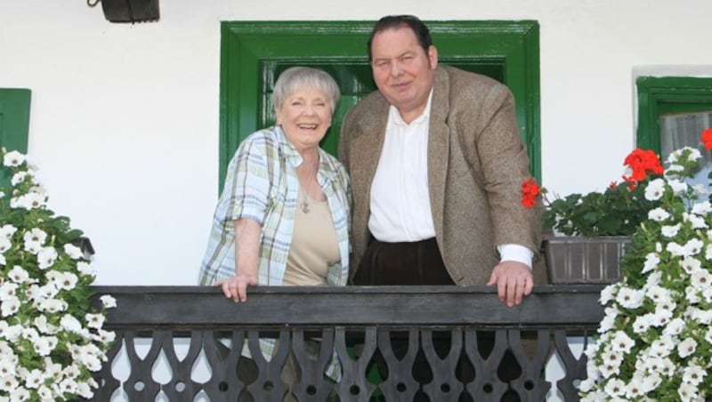 Ottfried Fischer mit Ruth Drexel in „Der Bulle von Tölz“ (Bild: Ursula Düren / dpa / picturedesk.com)