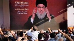 Nasrallah bei seiner Video-Ansprache, die seine Anhänger aufmerksam verfolgten. (Bild: AP)