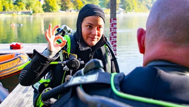 Angelika Ilkerl hat in Lunz am See die Grundlagen erlernt dank der sie nun als erste Frau des Landes Einsätze in bis zu zehn Metern Tiefe absolvieren darf. (Bild: RICHARD BERGER 2700 FWAT)