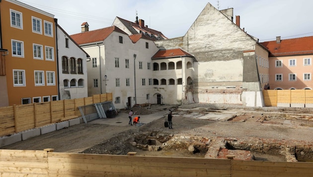 Az Adolf Hitler szülőházát jelenleg átalakítják. (Bild: Scharinger Daniel)