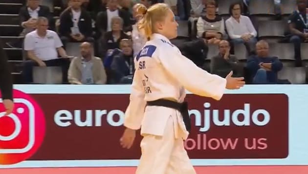Tugce Beder verweigert Tamar Malca (hier im Bild) den Handschlag. (Bild: Screenshot L‘Equipe)