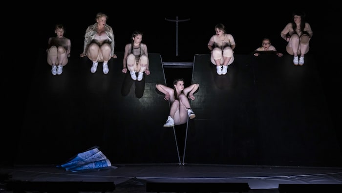 Szene aus „Schnee Weiß“, Landestheater Linz
