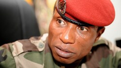 Der wegen eines Massakers angeklagte Ex-Junta-Chef Moussa Dadis Camara ist in Guinea dank der Hilfe von Schwerbewaffneten aus dem Gefängnis entkommen. (Bild: APA/AFP/SEYLLOU DIALLO)