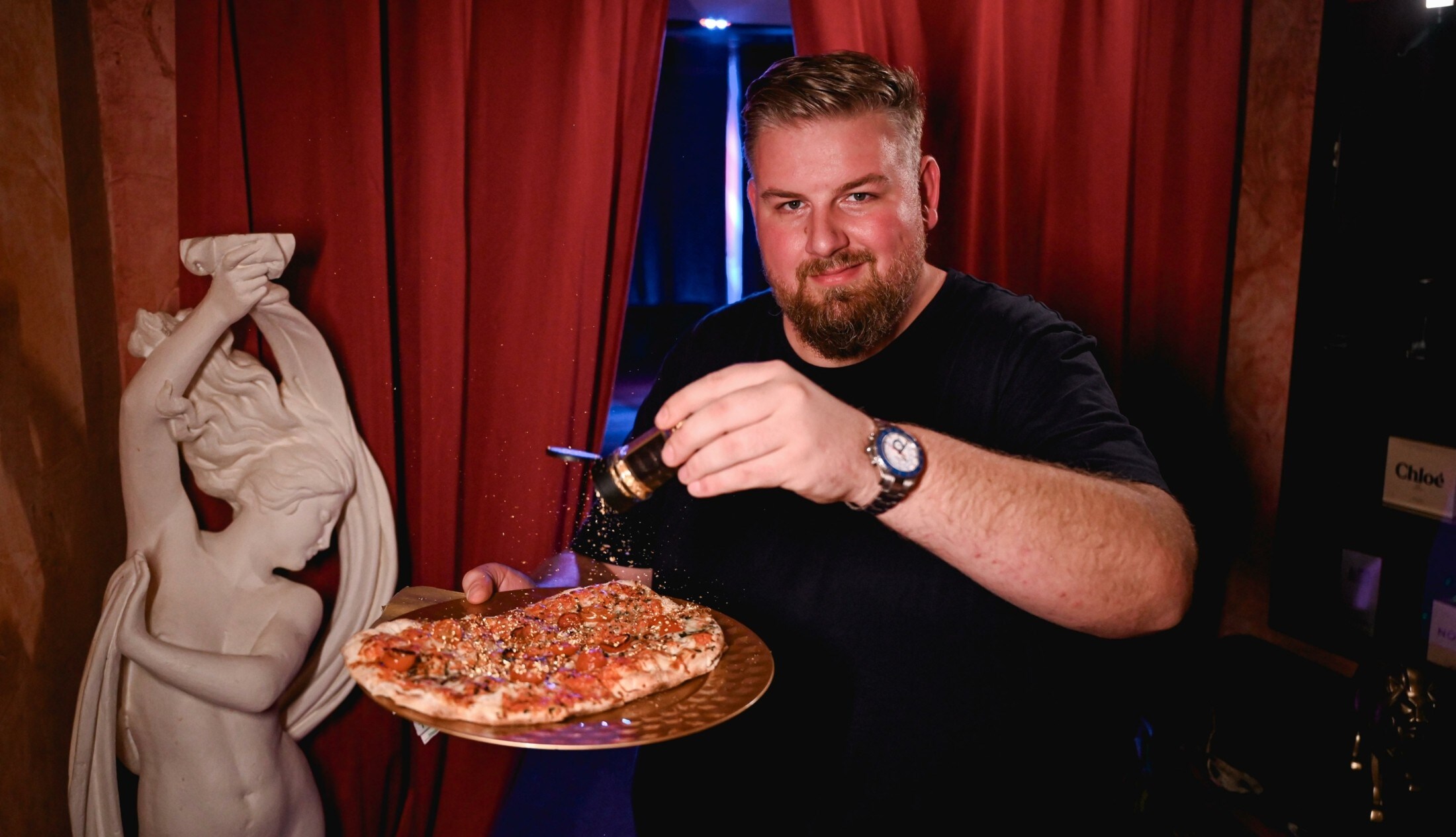 Goldiger Preis in OÖ Hier gibt es die teuerste Tiefkühlpizza der Welt krone.at