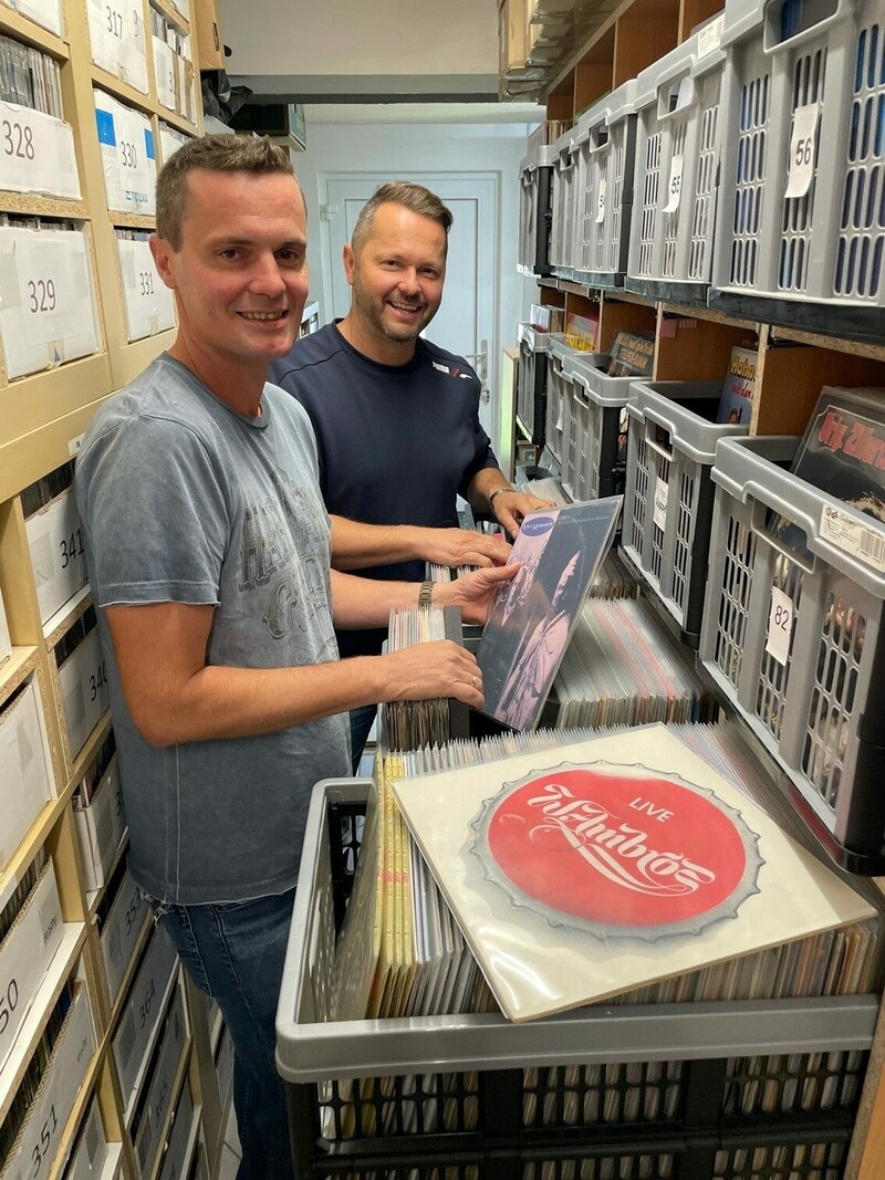 Rund 100.000 Schallplatten lagern im „Plattenbau“ von Manfred und Markus Krisper (Bild: zVg.)