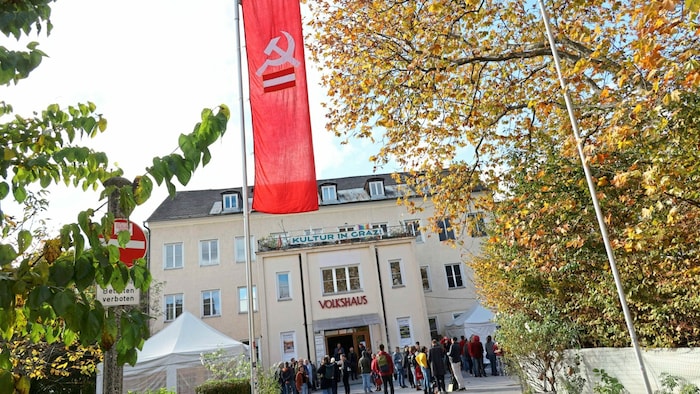 Rund 300 Genossen aus ganz Österreich versammelten sich am Samstag im Grazer KPÖ-Volkshaus.