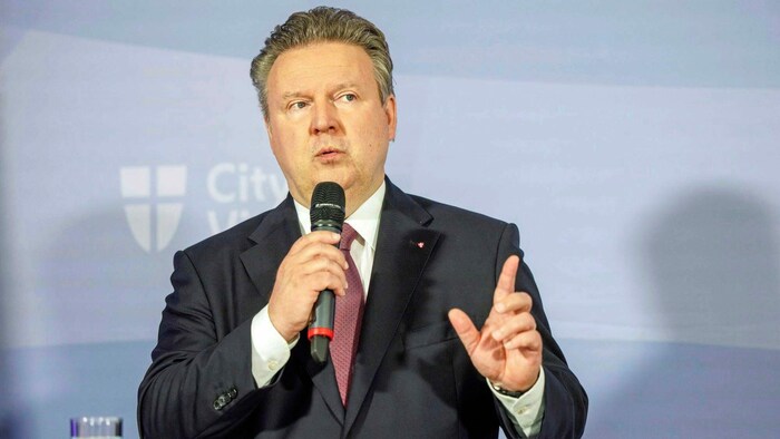 Bürgermeister Michael Ludwig überraschte auch die Wiener Parteien mit seiner Ankündigung.