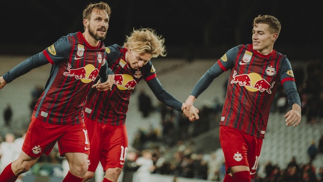 Andreas Ulmer, Mads Bidstrup und Luka Sucic (v. li.). (Bild: Jasmin Walter - FC Red Bull Salzburg)