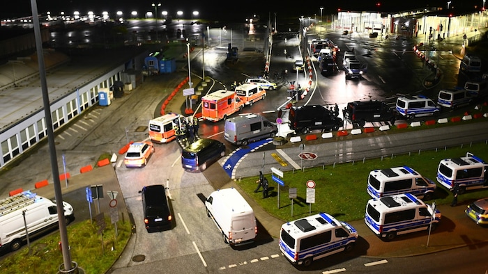 Ein Großaufgebot an Einsatzkräften ist vor Ort.