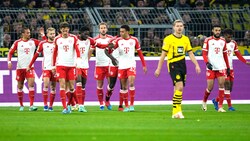 BVB-Profi Julian Ryerson ging auf Bayerns Kingsley Coman (re.) los. (Bild: AP)