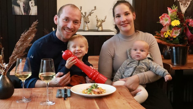 Familie Komrowski mit ihren Söhnen im neuen Kulinarium. (Bild: Rojsek-Wiedergut Uta)