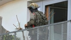 Der Einsatz der Cobra und der SIG in Igls sorgte für Aufsehen. (Bild: Birbaumer Christof)