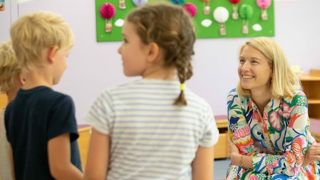 LH-Vize Christine Haberlander in einer Kinderbetreuungseinrichtung. (Bild: Land OÖ/Daniela Sternberger)