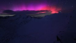 Die Webcam am Kleinfleißklees beim Sonnblick-Observatorium der Geosphere Austria fing die Polarlichter ein. (Bild: www.foto-webcam.eu )