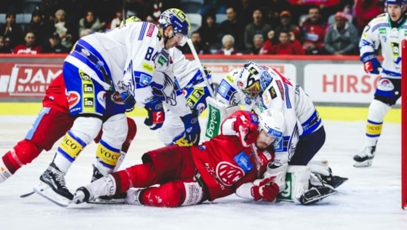 KAC-Verteidiger Jesper Jensen Aabo vorm Villacher Gehäuse. (Bild: GEPA pictures)