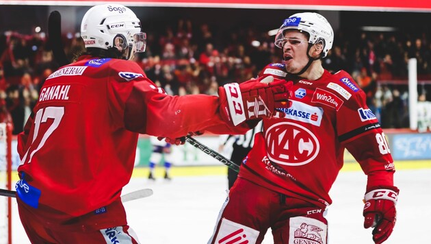 Stürmer Niki Kraus (re.) war mit dem 3:2 der KAC-Matchwinner. (Bild: GEPA pictures)