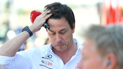 Frust bei Mercedes-Teamchef Toto Wolff (Bild: APA/AFP/Ferenc ISZA)
