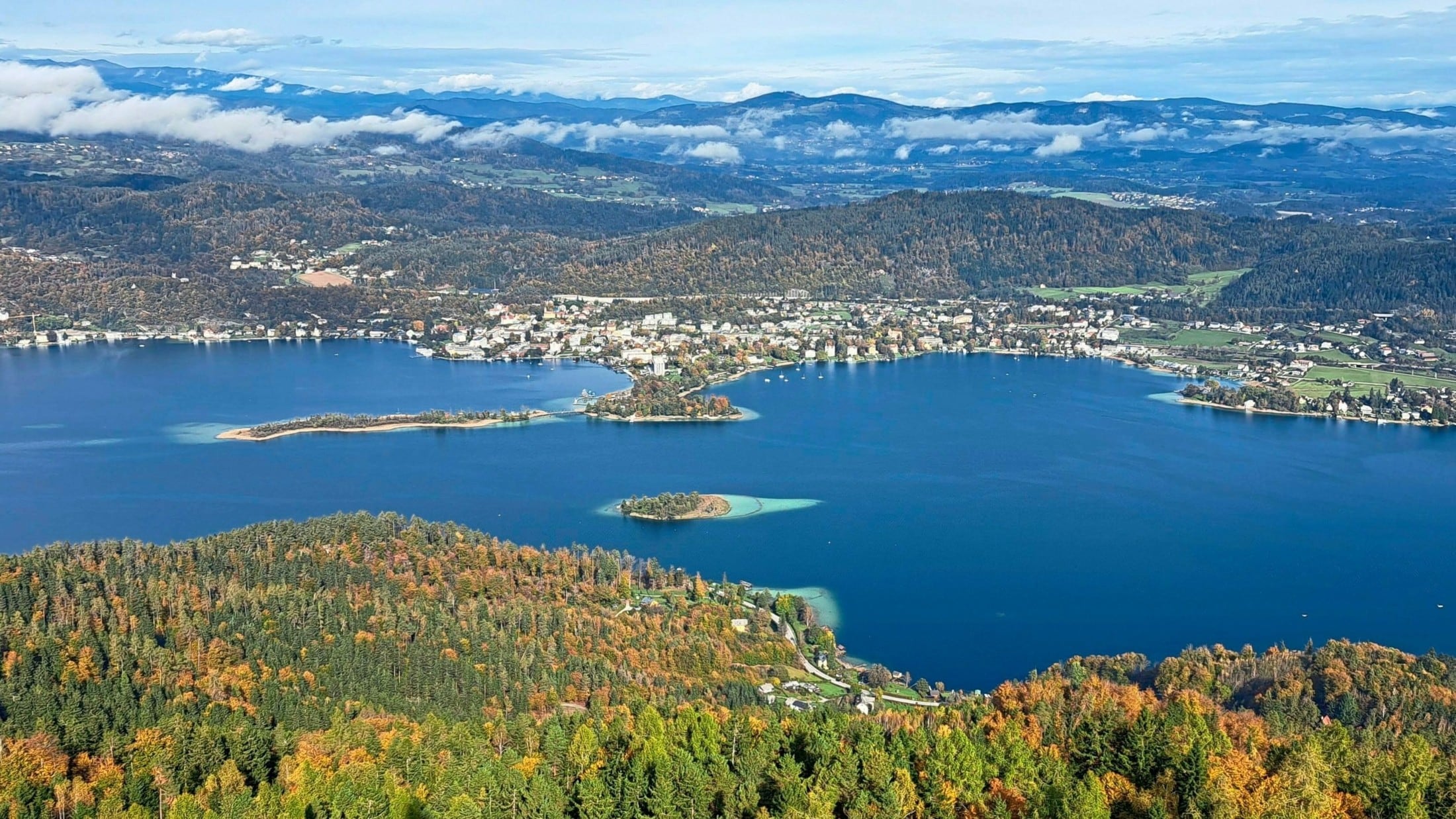 Herbstlicher Blick vom Pyramidenkogel