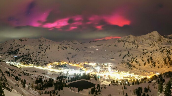 Die „Panomax“-Webcam in Obertauern zeigt das Spektakel am Sonntag gegen 18.20 Uhr