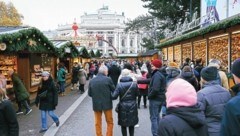 Werden sich bei diesen Preisen heuer wieder die Massen am Rathausplatz drängen? (Bild: Holl Reinhard)