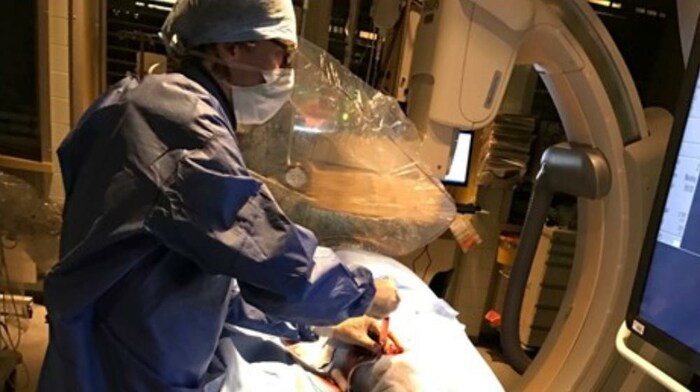 An der Klinik für Neuroradiologie werden die Katheterbehandlungen durchgeführt.