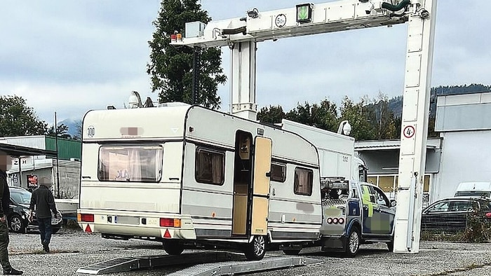Die deutschen Fahrzeuge wurden in Villach auf Herz und Nieren geprüft - und gescannt.
