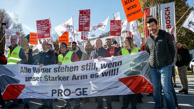 Knapp 500 Bosch-Mitarbeiter streikten lautstark (Bild: Tschepp Markus)