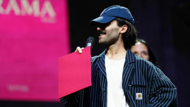 Der Debütpreis ging bei der achten Verleihungsgala im Kasino am Schwarzenbergplatz an Arad Dabiri für sein Werk „Drama“. (Bild: APA/Eva Manhart)