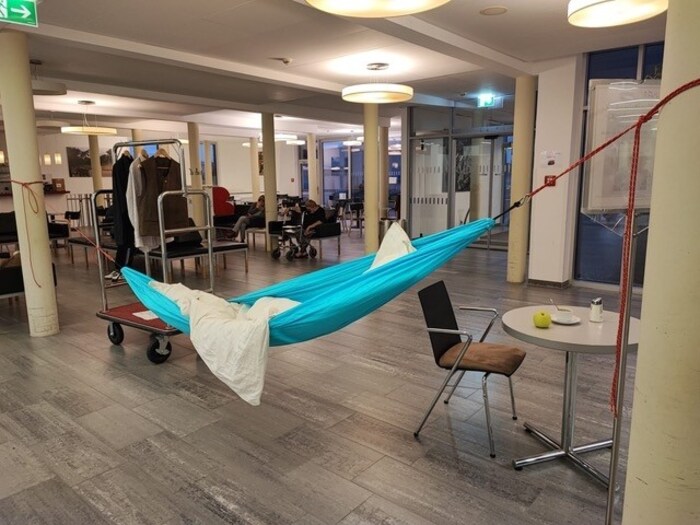 Die Hängematte im Foyer sorgte für wilde Gerüchte.