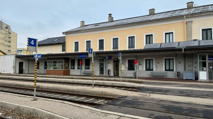 Nach dem Umbau des alten Rieder Bahnhofs wollen die ÖBB auf Personal vor Ort verzichten.