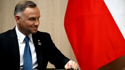 Polens Präsident Andrzej Duda richtet sich bei der Regierungsbildung „nach der guten parlamentarischen Tradition“. (Bild: APA/AFP/POOL/Paul ELLIS)