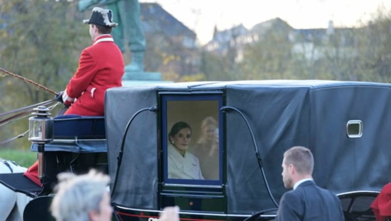 Mit der Kutsche ging es für Königin Letizia und König Felipe zum Schloss Amalienborg. (Bild: APA/AFP/Ritzau Scanpix/Thomas Traasdahl)