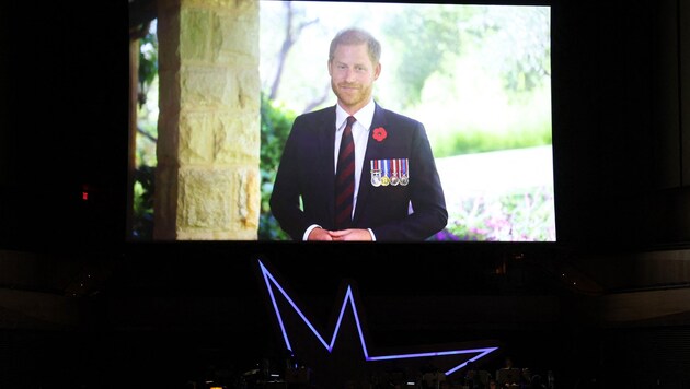 Prinz Harry meldete sich mit einem lustigen Video bei einer Benefizveranstaltung für Angehörige der Militärkräfte.  (Bild: APA/Getty Images via AFP/GETTY IMAGES/Mike Coppola)