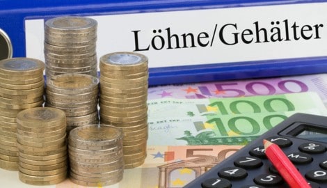 Die „Krone“ zeigt, wie stark die Einkommen in der Metallindustrie und im Metallgewerbe fix steigen – und wie die Erhöhungen in Handel, im Öffentlichem Dienst etc. diesmal voraussichtlich ausfallen werden. (Bild: stock.adobe.com - magele-picture)