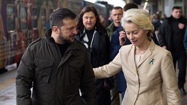 Der ukrainische Präsident Wolodymyr Selenskyj und EU-Kommissionschefin Ursula von der Leyen