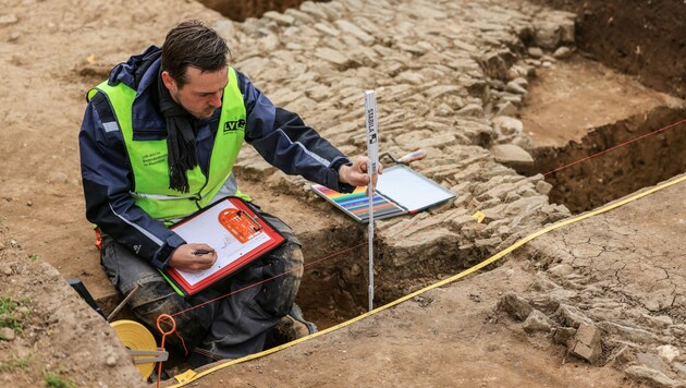 In Deutschland haben Archäologen unter der Erde die Überreste eines 2000 Jahre alten Römerpalastes entdeckt. (Bild: APA/dpa/Oliver Berg)