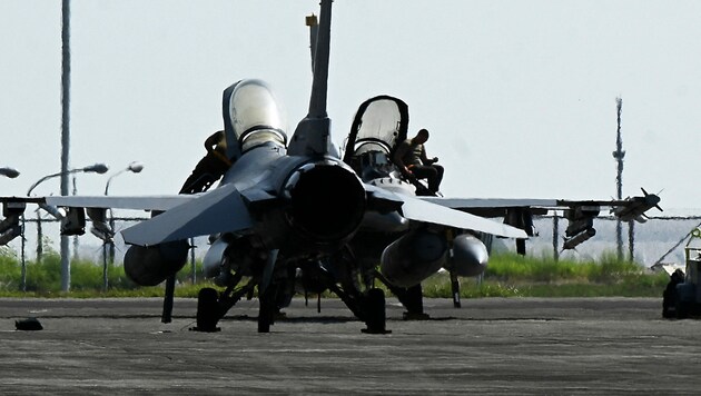 F-16-Kampfjets der US-Luftwaffe auf den Philippinen (Bild: APA/AFP/Ted ALJIBE)