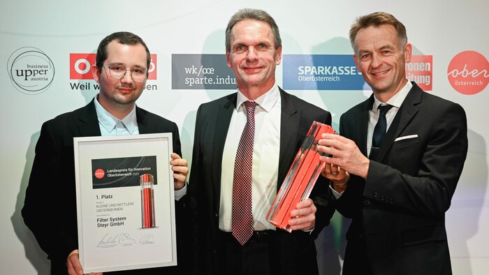 Filter-System-Steyr-Mitgründer Peter Weigl (M.) und Ingenieur Lenart Gabriel mit Werner ...