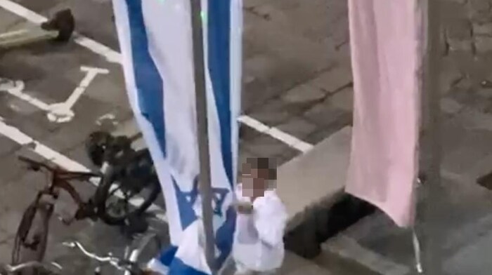 Die vor dem Linzer Rathaus gehisste Israel-Fahne wurde bereits dreimal von verschiedenen Tätern ...